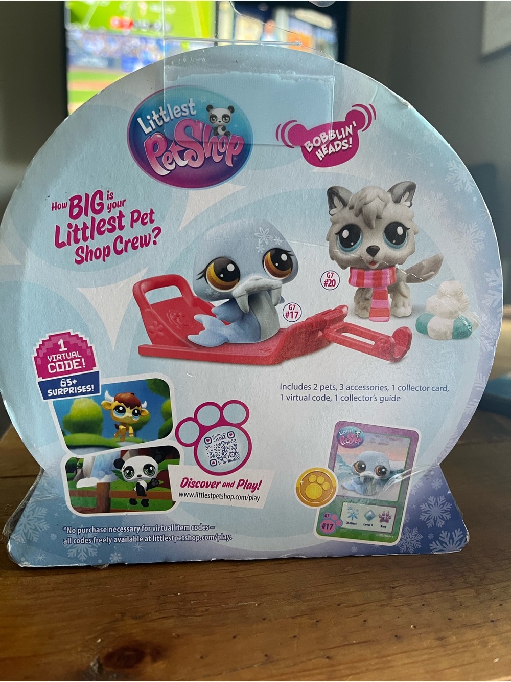 Littlest Pet Shop Winter Wonderland Playset - Red, White, Blue